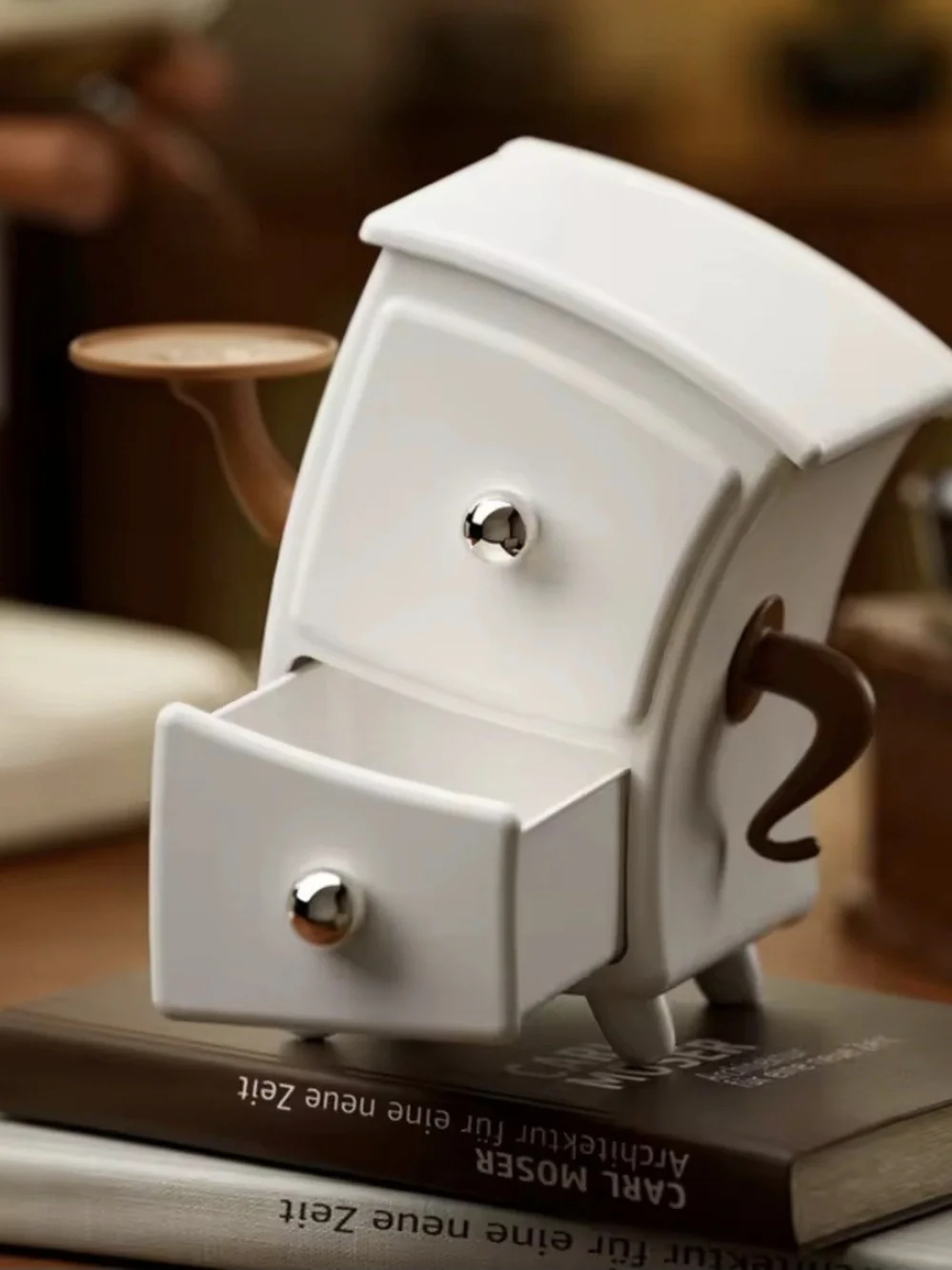Whimsical Anthropomorphic Leaning Mini Desktop Organizer NIB